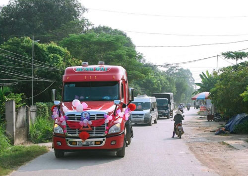 9x Bắc Giang rước dâu “cực chất” bằng xe container - 1