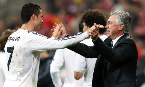 Scandal thầy-trò rúng động: Ronaldo xỏ mũi "gã khờ" Benitez (P4) - 1