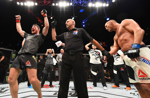 UFC: Ăn đòn "vỡ mặt", không thua còn vô địch - 2