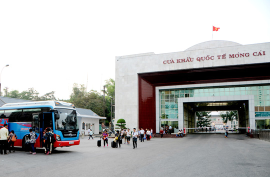 Quảng Ninh thí điểm cho xe tự lái TQ vào du lịch - 1