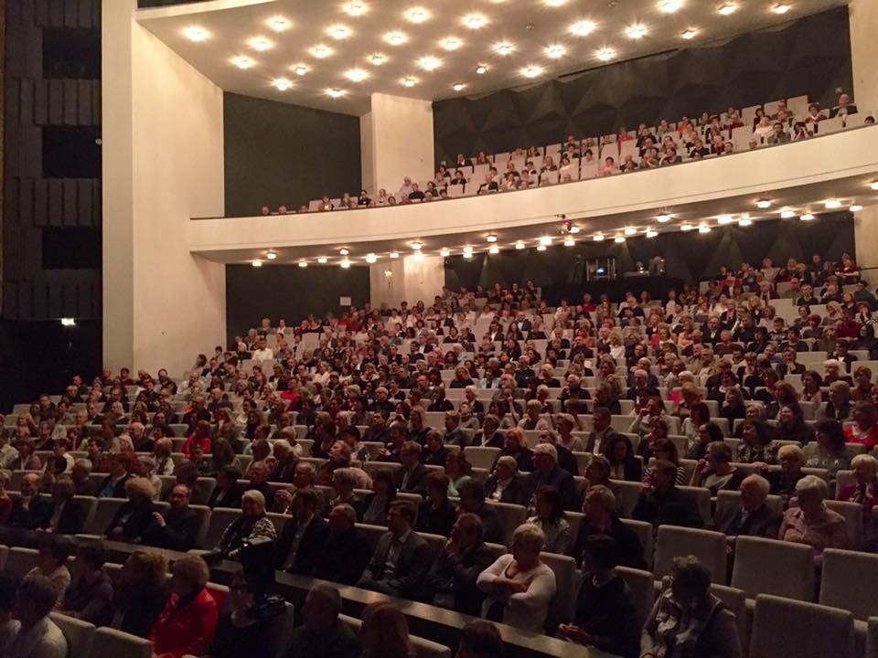 Cuộc sống đi khắp thế giới của sao “Xin hãy tin em” - 14