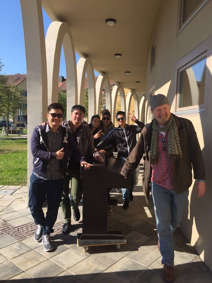 Cuộc sống đi khắp thế giới của sao “Xin hãy tin em” - 13