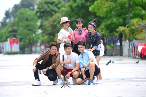 Thoải mái thể hiện muôn sắc thái với ốp lưng cá tính và gậy selfie đa năng - 2