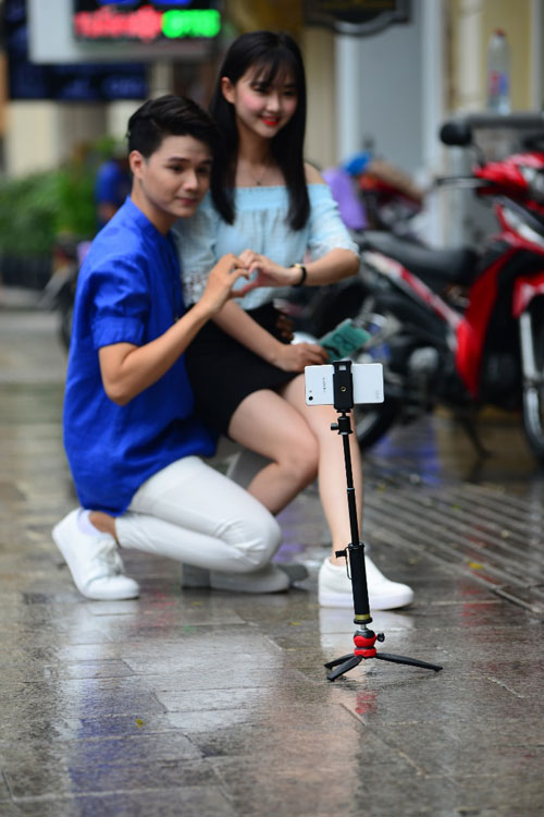 Thoải mái thể hiện muôn sắc thái với ốp lưng cá tính và gậy selfie đa năng - 3