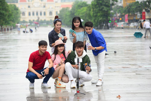 Thoải mái thể hiện muôn sắc thái với ốp lưng cá tính và gậy selfie đa năng - 4