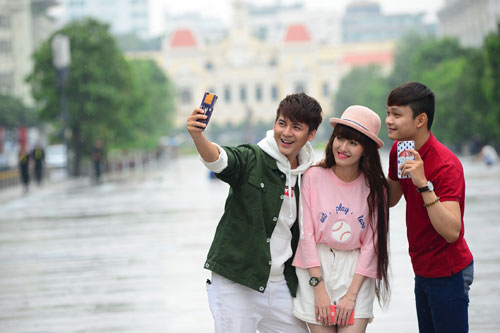 Thoải mái thể hiện muôn sắc thái với ốp lưng cá tính và gậy selfie đa năng - 5