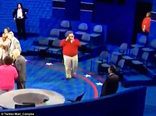 Người cứu rỗi cuộc đấu khẩu thảm họa của Trump-Clinton - 3