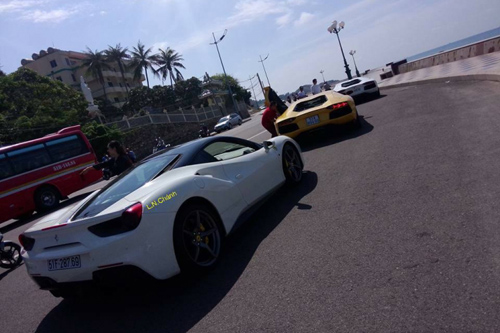 Cường 'Đô la' cầm lái Ferrari 488GTB cùng bộ đôi Lamboghini Aventador dạo phố - 2