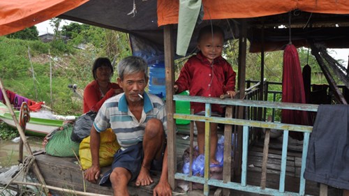 Đồng bằng Sông Cửu Long: Dân rốn lũ đỏ mắt tìm cá - 2