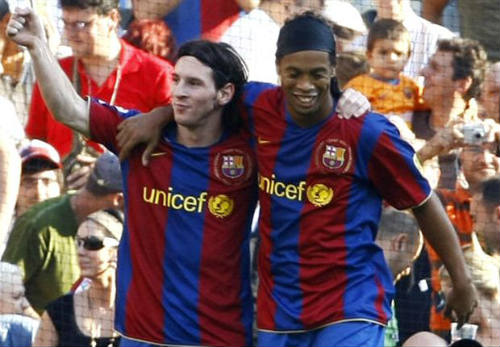 Ronaldinho: Messi xứng đáng QBV nhưng vẫn dưới Pele, Maradona - 1