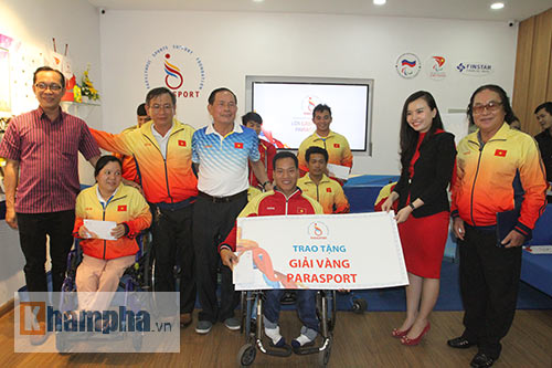 Tin thể thao HOT 13/10: Federer hẹn đối đầu Murray ở châu Phi - 1