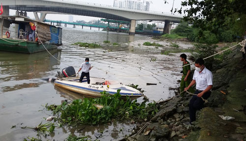 Thanh niên chết bí ẩn trên kênh ở ngoại ô Sài Gòn - 1