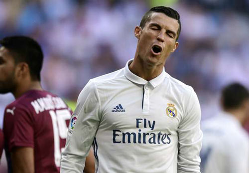 Ronaldo bị chê suy nghĩ như một đứa trẻ 12 tuổi - 1