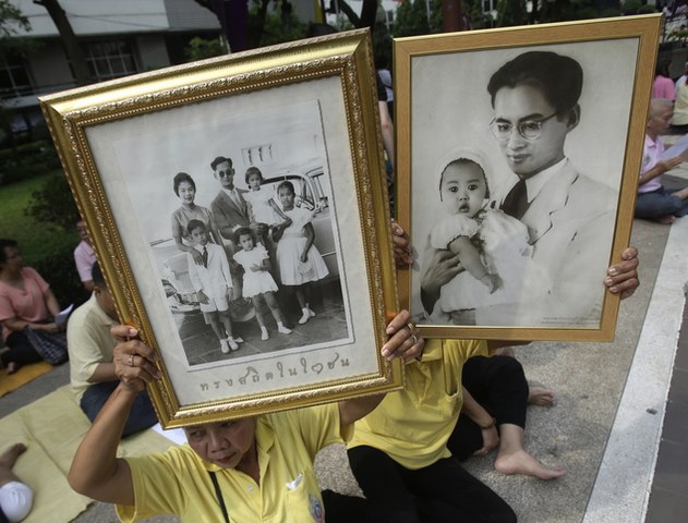 Dân Thái đau đớn khóc thương vị vua “thánh sống” băng hà - 7