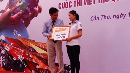 Trao giải nhất cuộc thi viết thư Quốc tế UPU lần thứ 45 - 3