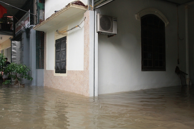 Nghệ An: 2 người chết, hàng nghìn HS phải nghỉ học vì mưa lũ - 1