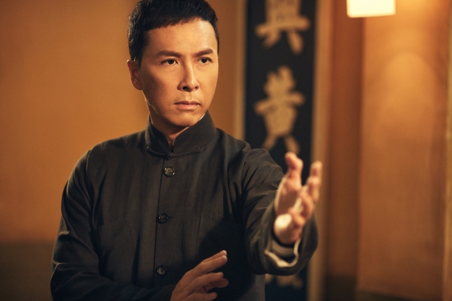 Chân Tử Đan sinh năm 1963, là ngôi sao võ thuật Trung Quốc nổi tiếng trên thế giới.