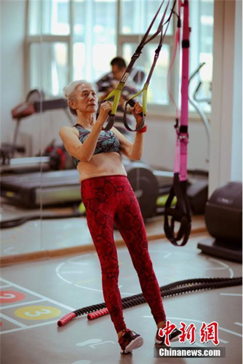 Cụ bà 71 tuổi gây sốc vì tập gym khỏe hơn thanh niên - 1