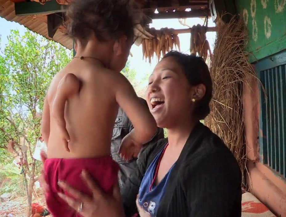 Bé trai được tin là Chúa vì có 3 tay - 2