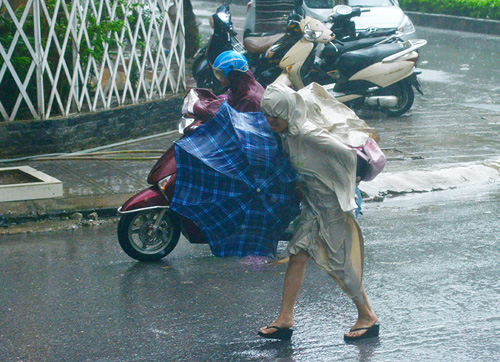 Ảnh hưởng bão số 7, Hà Nội mưa to từ chiều tối nay - 1