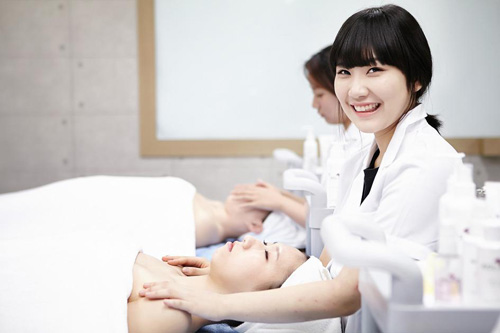 Học thẩm mỹ - làm đẹp, nghề vàng cho giới trẻ - 1