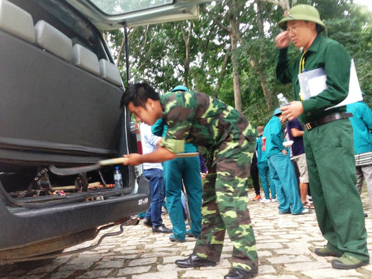 "Căng mắt" theo dấu trực thăng mất tích trên núi Dinh - 3