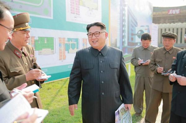 Kim Jong-un tái xuất sau 11 ngày “mất tích” bí ẩn - 1
