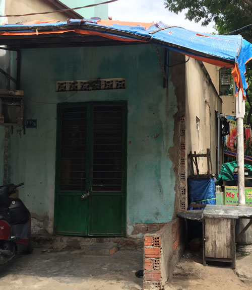 Chồng cầm dao cứa cổ vợ rồi tự sát bất thành - 1