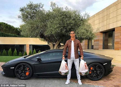 Ronaldo thuê kiều nữ con gái siêu cò Mendes làm trợ lý - 10