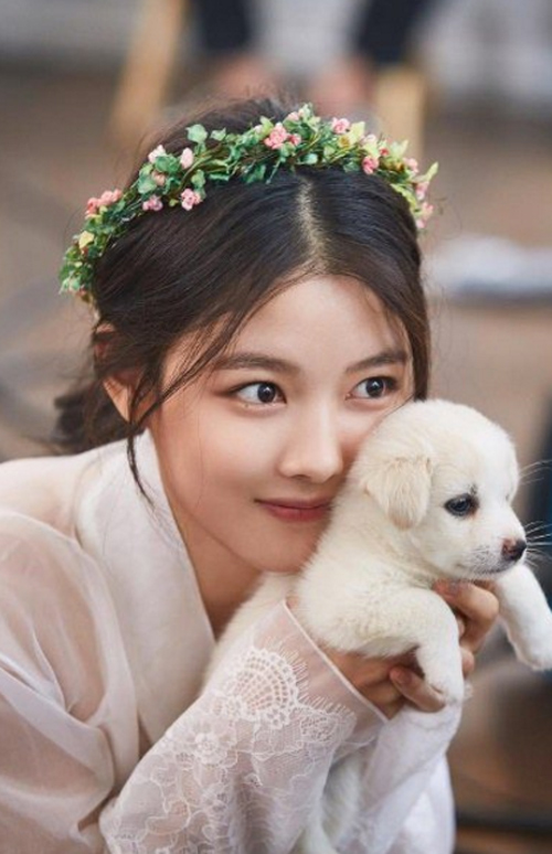 Vẻ đẹp tựa trăng rằm của mỹ nhân "Mây họa ánh trăng" - 5