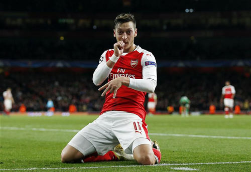 Tin HOT bóng đá tối 20/10: Ozil ra yêu sách với Arsenal - 1