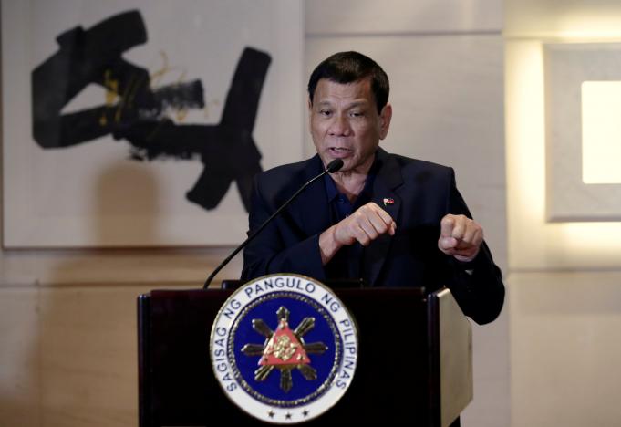 Ông Duterte nói phán quyết Biển Đông chỉ là mẩu giấy - 1
