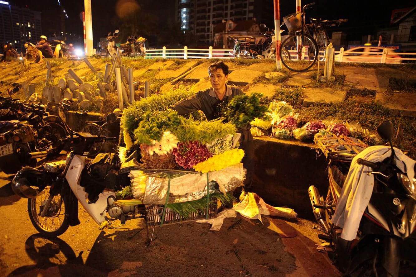 Thị trường hoa 20/10: Giá tăng gấp 3 vẫn cháy hàng - 10