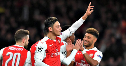 Arsenal thăng hoa: “Cơn ghiền” bàn thắng của Ozil - 2