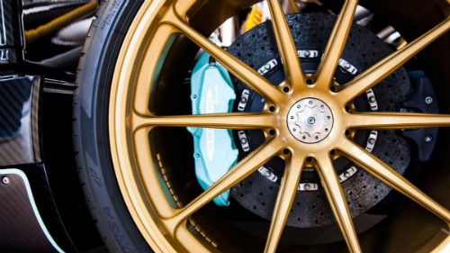 Chết mê Pagani Huayra thân màu tím, la-zăng vàng - 2