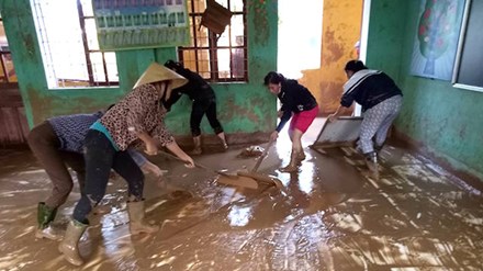 Mưa lũ tàn phá trường học, cơ sở giáo dục ở Quảng Bình - 1
