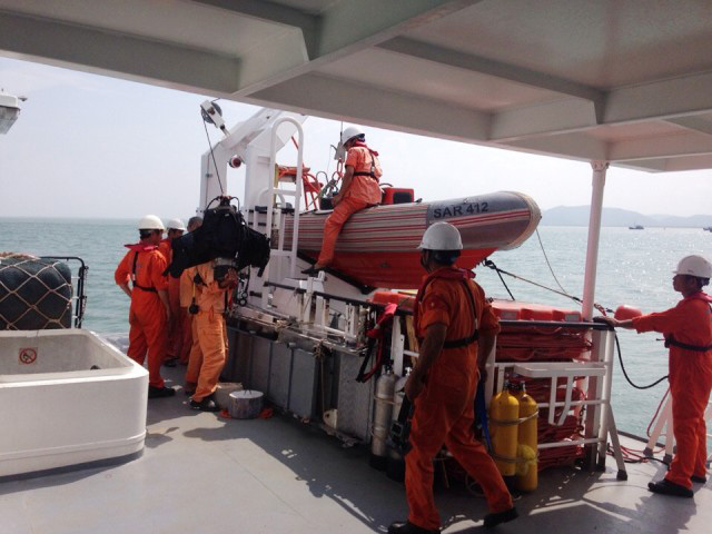 Tìm thấy xác tàu bị sóng biển đánh chìm ở Quảng Bình - 1
