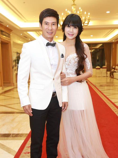 Vợ chồng Lý Hải xúc động dự lễ cưới của 60 cặp khuyết tật - 2