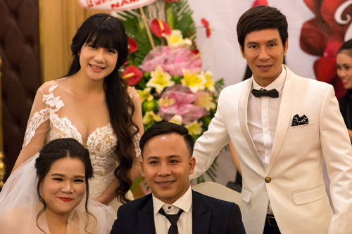 Vợ chồng Lý Hải xúc động dự lễ cưới của 60 cặp khuyết tật - 4