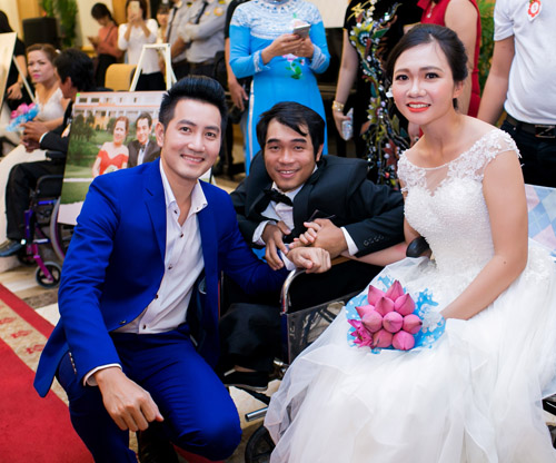 Vợ chồng Lý Hải xúc động dự lễ cưới của 60 cặp khuyết tật - 6