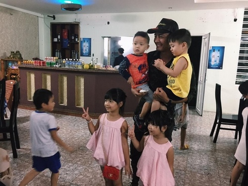 9  hình ảnh xúc động nhất của Phan Anh trong 3 ngày ở miền Trung - 9