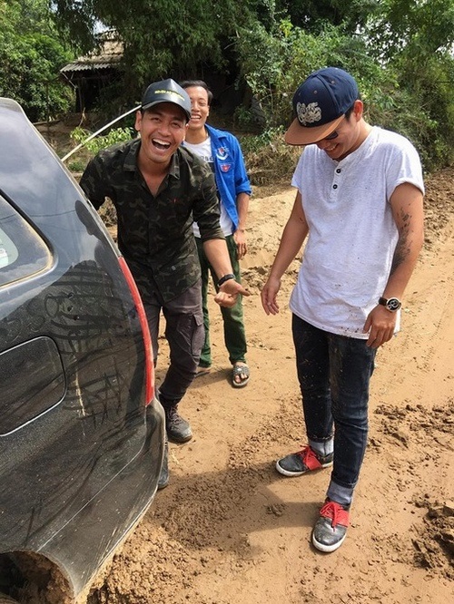 9  hình ảnh xúc động nhất của Phan Anh trong 3 ngày ở miền Trung - 2