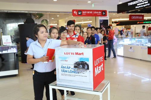 Siêu thị quyên góp hướng về khúc ruột miền Trung - 1