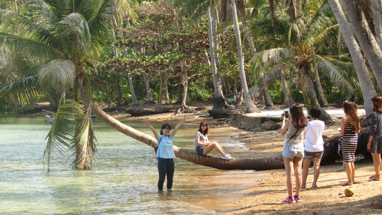 Những ngày đi trốn trên đảo Nam Du - 9