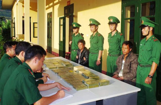 Hai người Lào “ôm” 69 bánh heroin sang VN tiêu thụ - 1