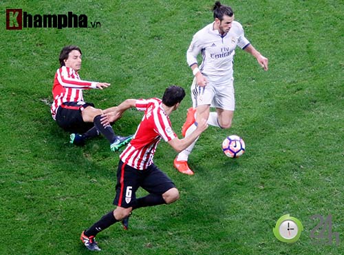 Nỗi buồn Ronaldo & nụ hôn của fan nữ xinh Bilbao - 10