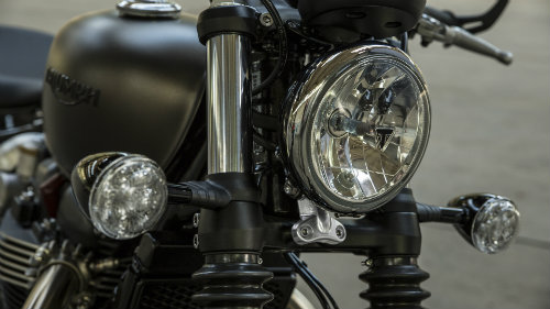 Triumph bobber gã điển trai cuốn hút cánh mày râu