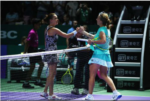 WTA Finals ngày 2: "Trái đắng" ngày ra quân cho ĐKVĐ - 1