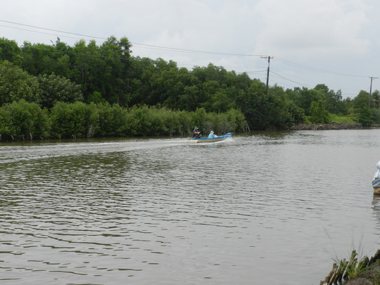 Chèo xuồng qua sông, 2 học sinh chết đuối thương tâm - 1