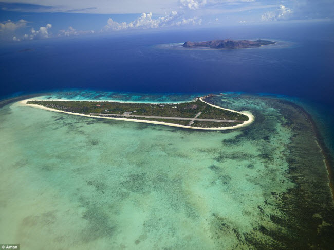 Đảo Pamalican có chiều dài 2,4 km và được coi là thiên đường nghỉ dưỡng dành cho những người giàu có và ngôi sao nổi tiếng thế giới.